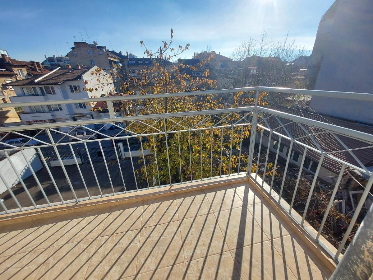 Cozy Spot By The Lions' Bridge Apartment София Екстериор снимка