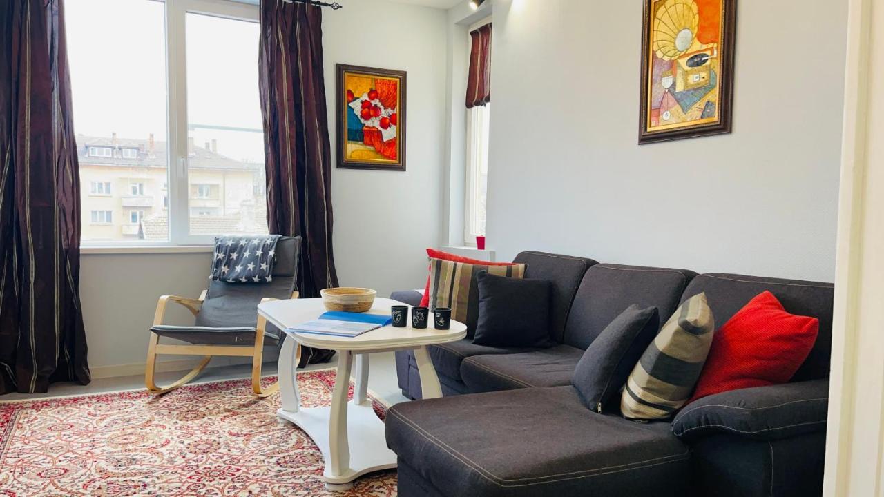 Cozy Spot By The Lions' Bridge Apartment София Екстериор снимка